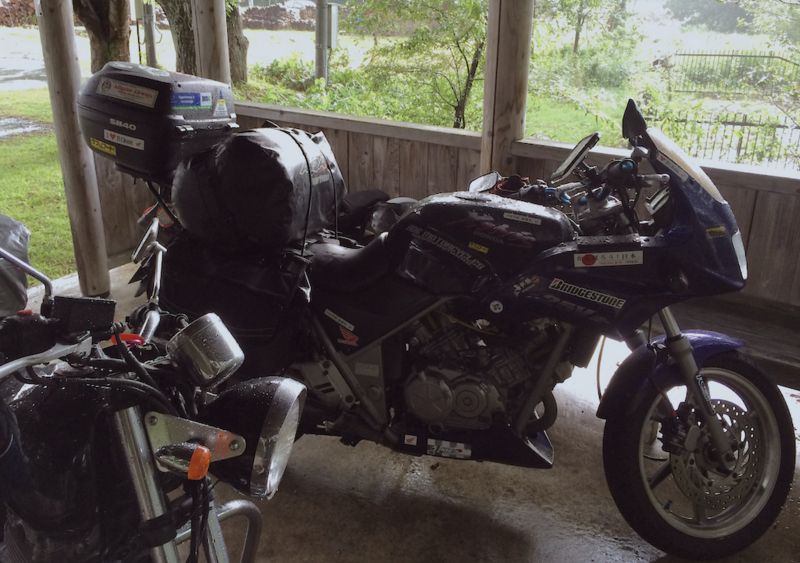 バイク乗りの必需品　レインウエアとゴアテックスウエア