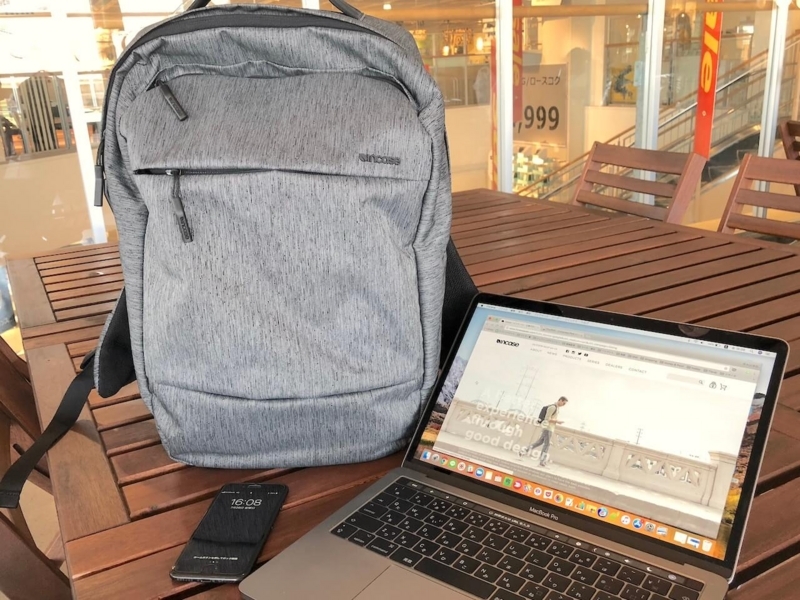 Apple公認ブランド「incase」のバックパック速攻レビュー